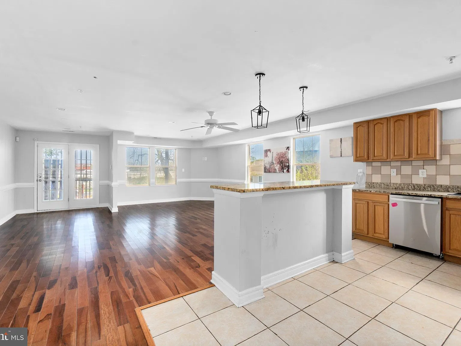 4 bed, 3.5 bath, 5720 sqft, $3,800 — Photo 2