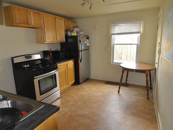 3rd image of 917 Wall St APT 1