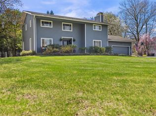 7 Peachtree Dr, Cortlandt Manor, NY 10567