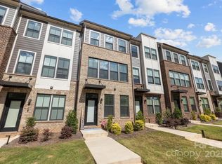 912 Broad River Ln, Charlotte, NC