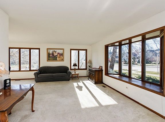 2nd image of 2540 Benton St