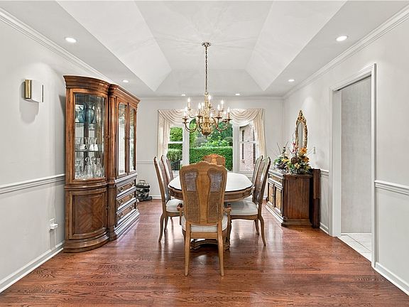 5th image of 544 Green Parrot Ln