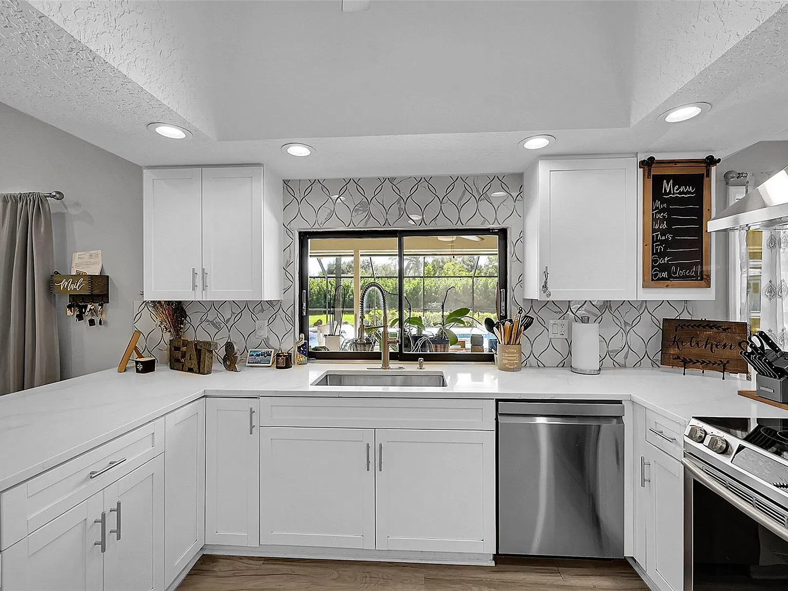 4 bed, 3.0 bath, 2599 sqft, $7,950 — Photo 4
