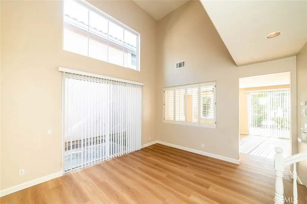 3 bed, 2.5 bath, 1662 sqft, $4,700 — Photo 2