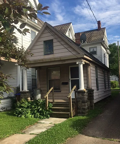 1235 Buffalo St — Photo 1
