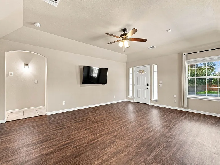 11707 Jarvis Dr — Photo 6