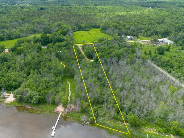 5372 County Rd N #4, Oconto, WI 54153