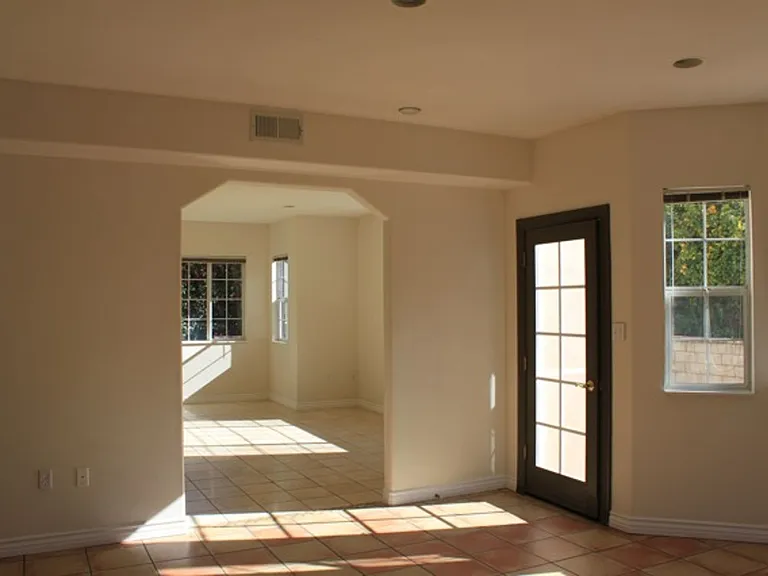 4527 Hollister Ave — Photo 6