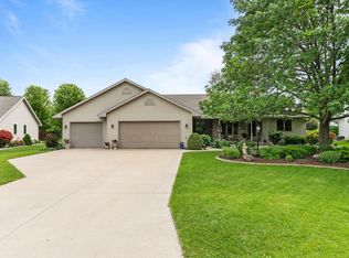N9452 Rosebud Ln, APPLETON, WI 54915