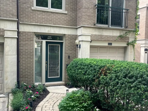 2726 N Janssen Ave #B, Chicago, IL 60614