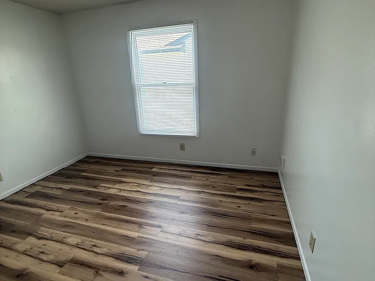 6816 W Par Ln #4 — Photo 8