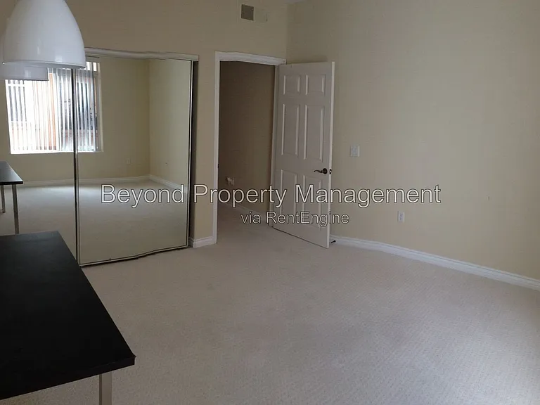 9263 Regents Rd #B209 — Photo 15