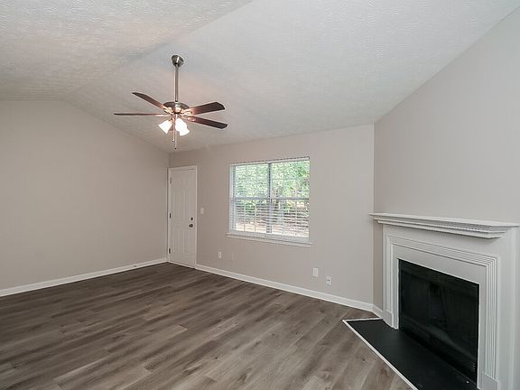 4th image of 907 Walnut Creek Ln