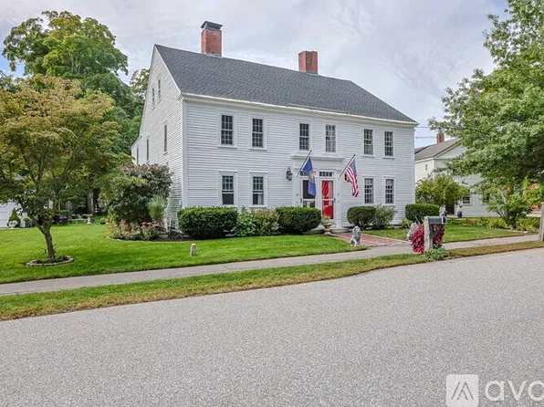 21 Middle St, Amherst, NH 03031