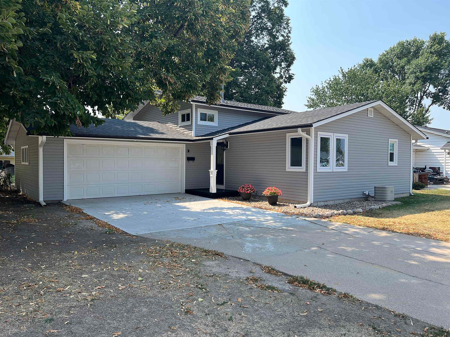 1903 W 10th St, Hastings, NE 68901 Zillow