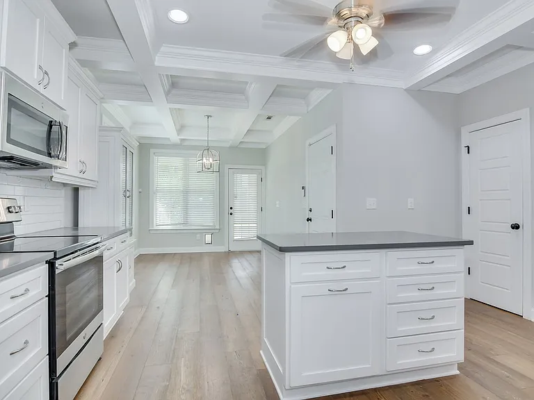 344 Colonnades Dr — Photo 15