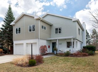2027 Grove St, Glenview, IL 60025