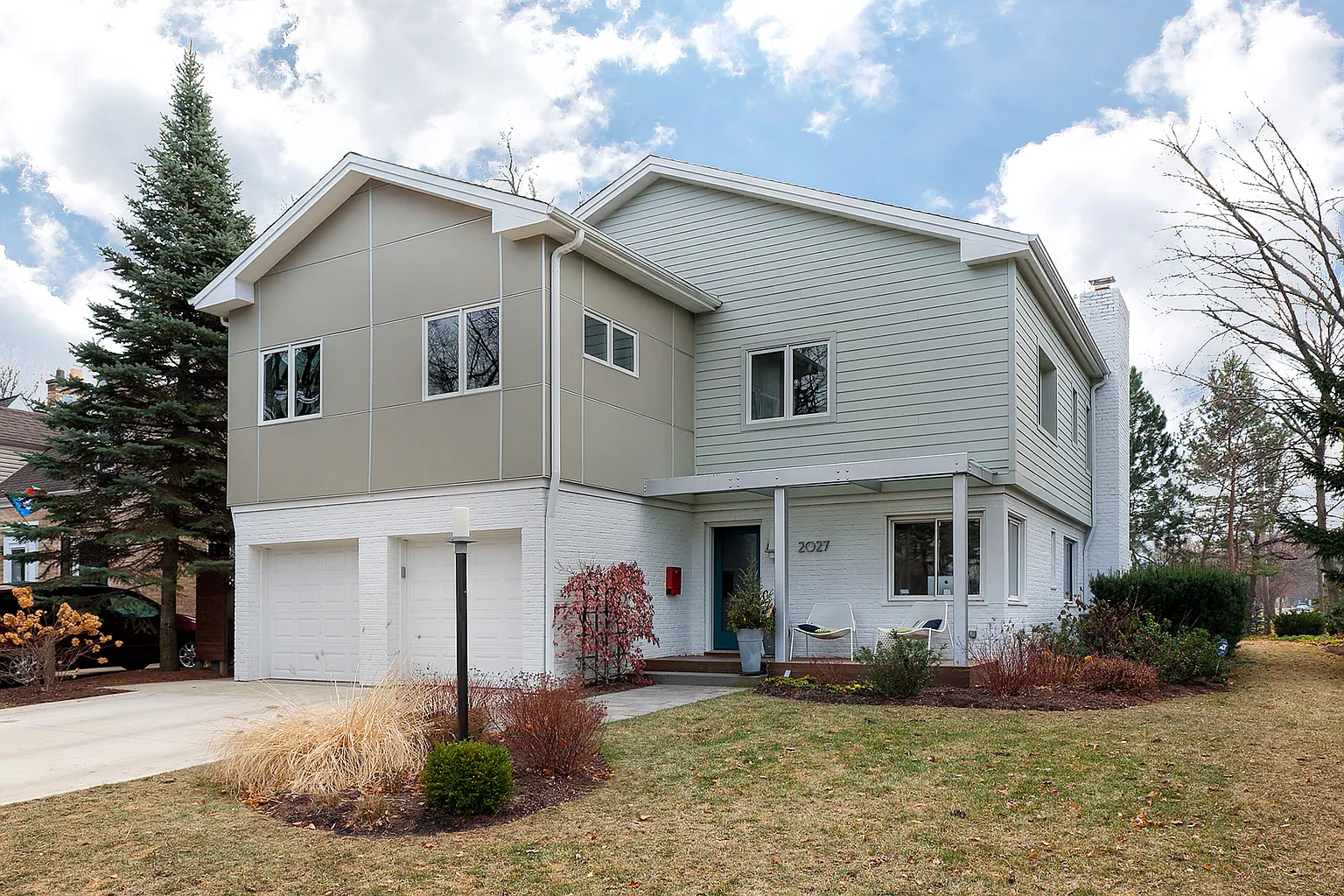 2027 Grove St photo 1