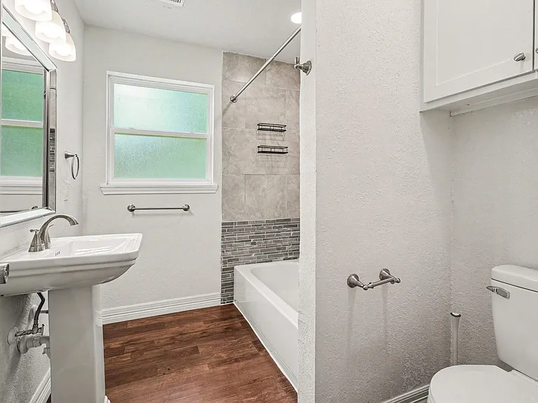 702 E Republic Ave — Photo 14