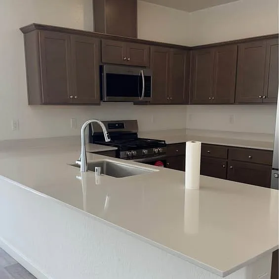 1082 Wayfarer Ln W — Photo 3