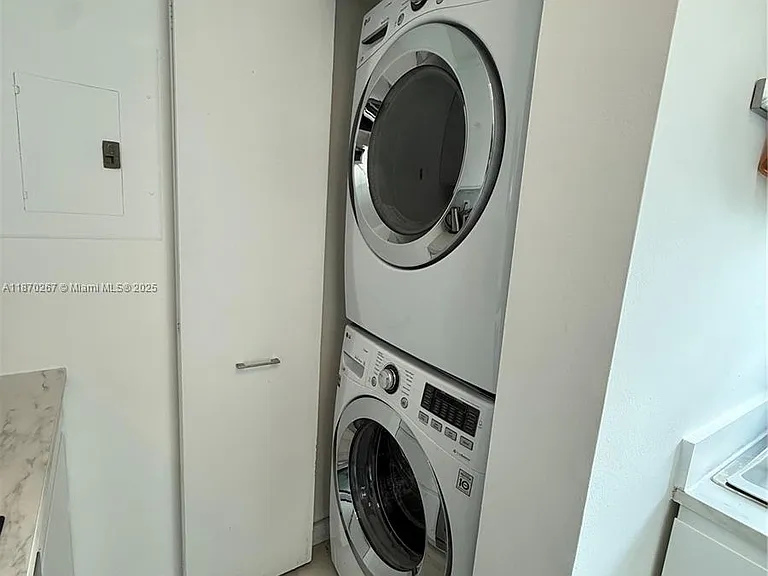 5900 Collins Ave #705 — Photo 10