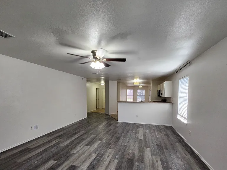 1557 Crown View Dr — Photo 4