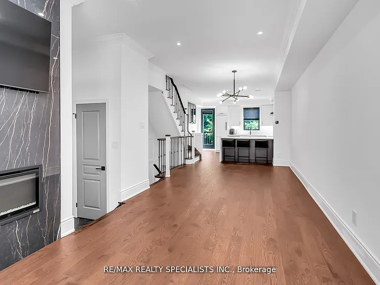 7 Streight Ln — Photo 5