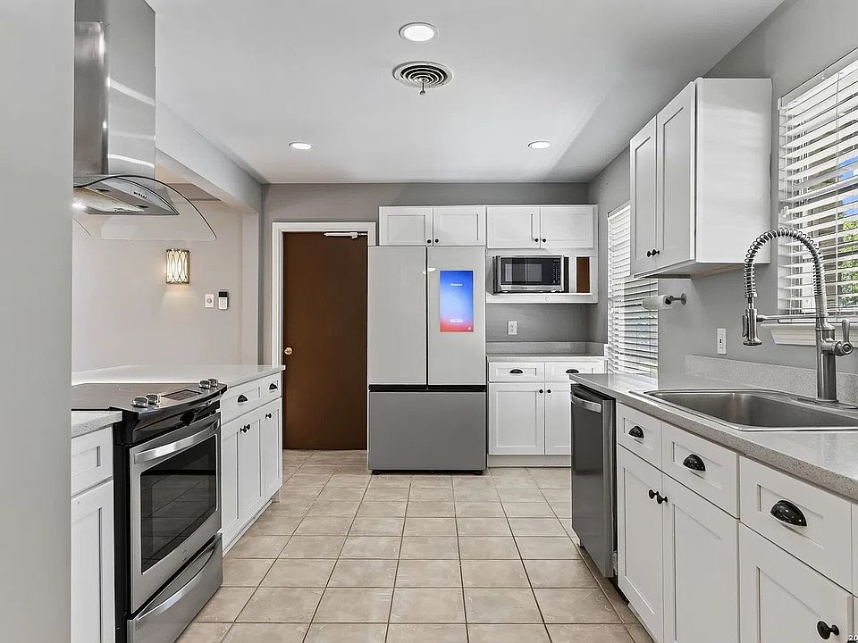 1st image of 406 E Rector St #2