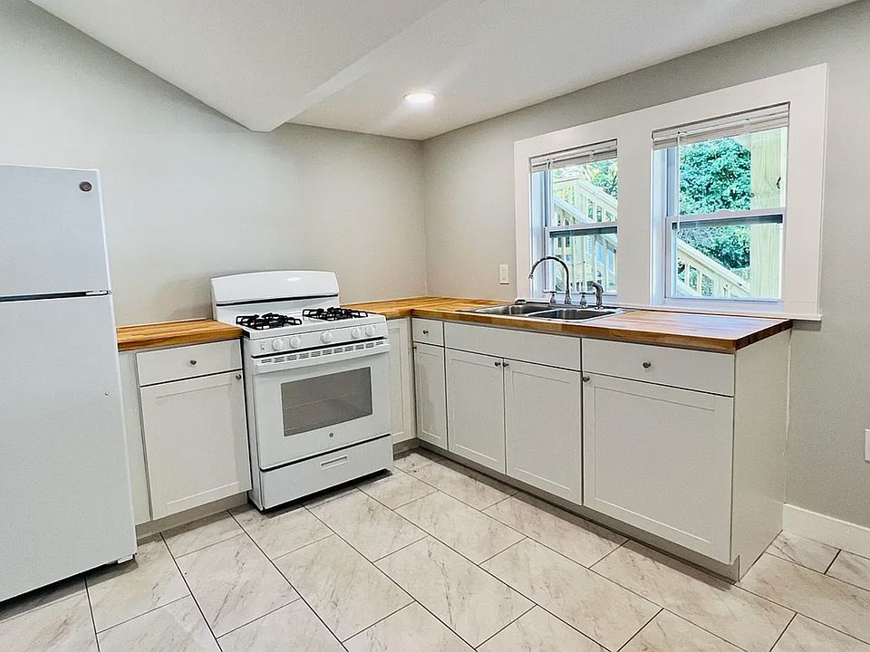 1st image of 445 Davidson Ct #A