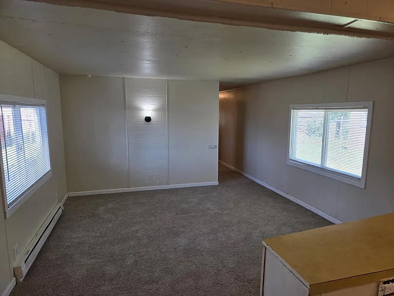 519 W Burgen St — Photo 3