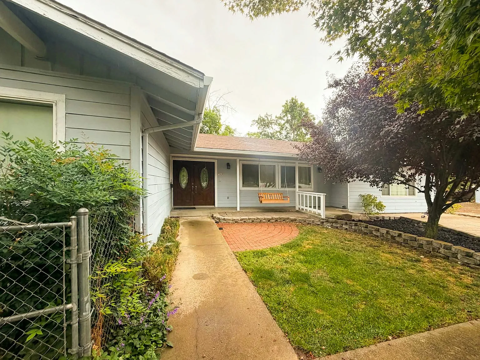 400 Burgess Street — Photo 2