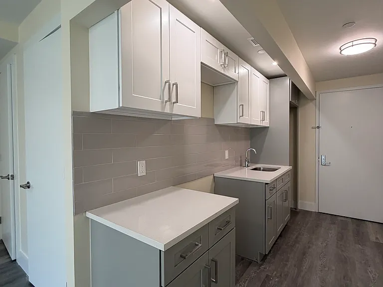 2512 Bronx Park E #A — Photo 6