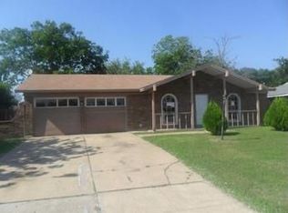 820 Michelle Dr, Everman, TX 76140