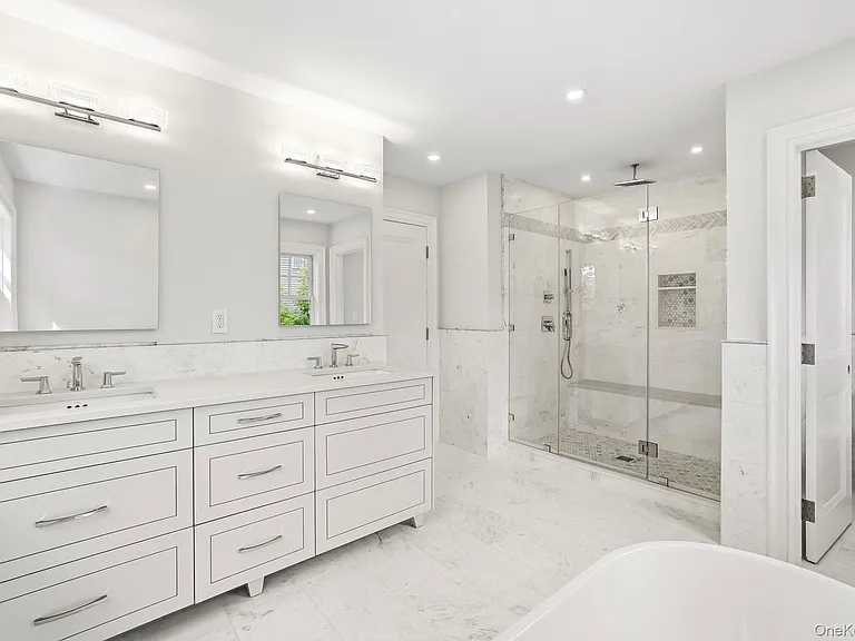 229A Soundview Ave — Photo 9