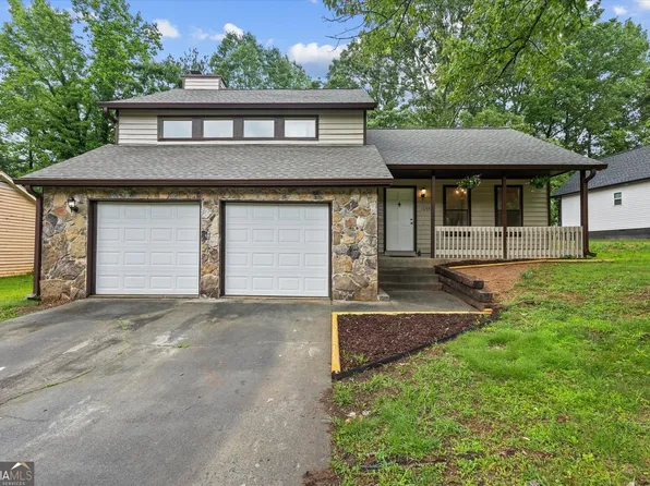 1055 Chapman Ln, Stone Mountain, GA 30088