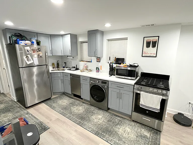 1509 N Rockwell St — Photo 1