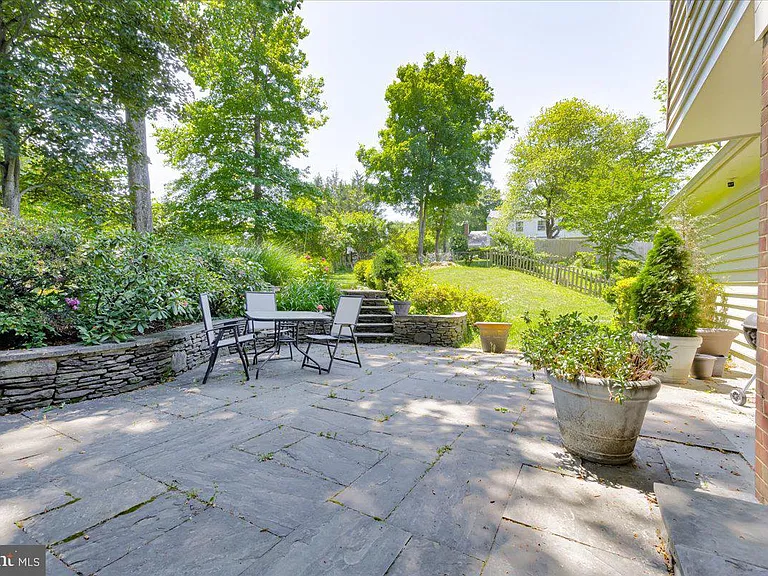 4 Sussex Ct — Photo 31