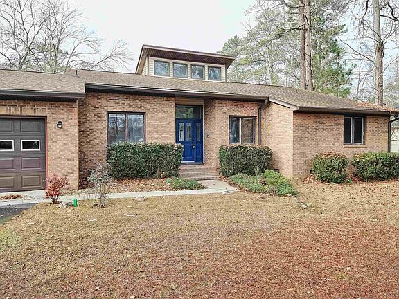 2nd image of 447 Edgewater Dr