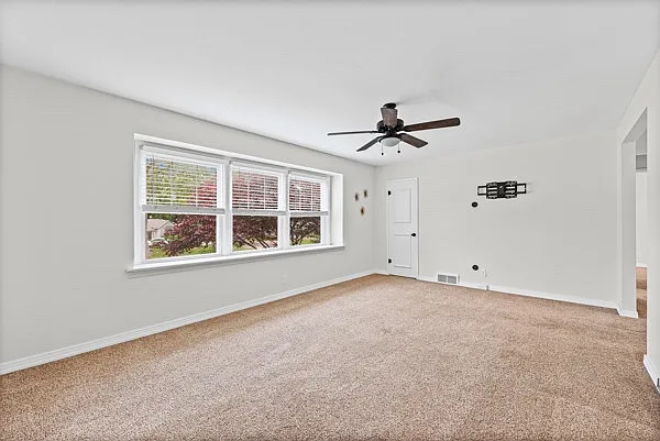 9218 Hallock Dr — Photo 7