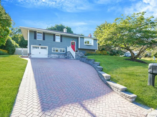 55 Lolly Lane W, Centereach, NY 11720