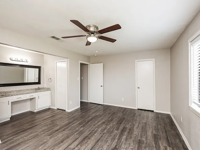 490 Rainier St — Photo 11