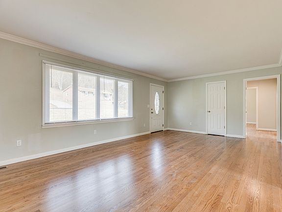5th image of 606 Pine Ridge Rd