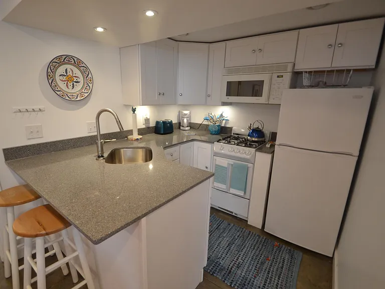 574 Terrace Ave #4 — Photo 6