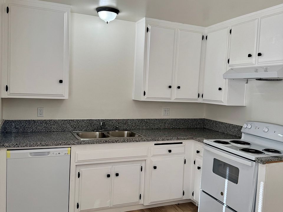 New Dishwasher and stove equipped!