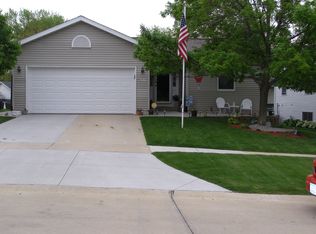 3321 King Dr SW, Cedar Rapids, IA 52404