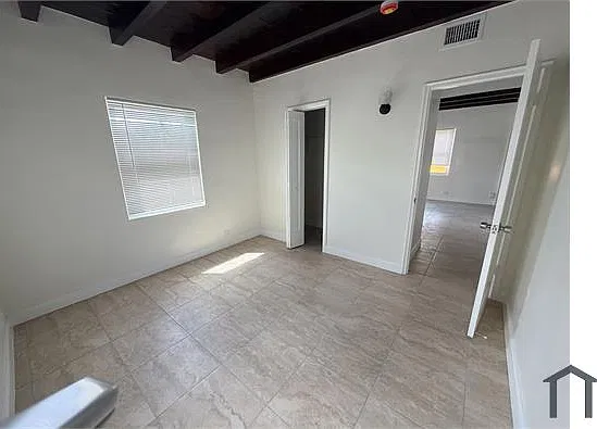 2 bed, 800 sqft, $2,400 — Photo 4
