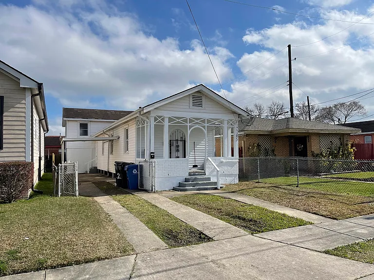 2105 Clouet St — Photo 1
