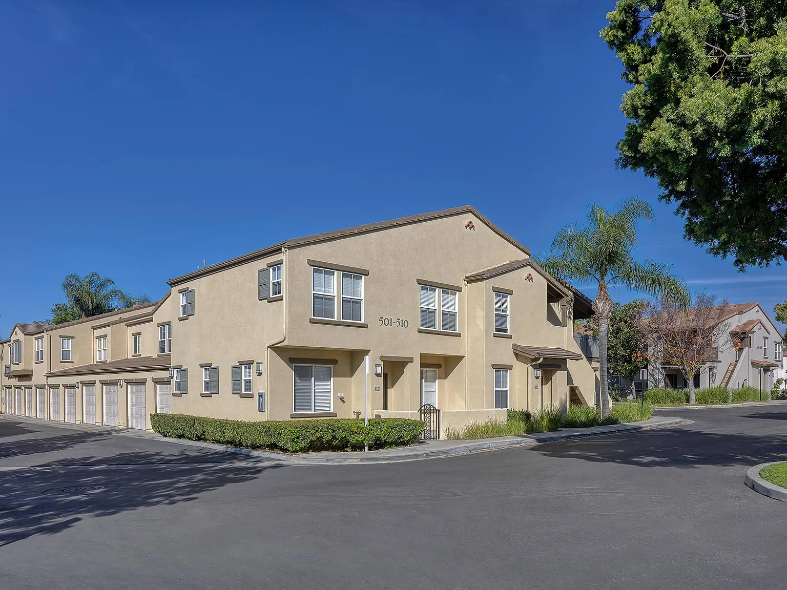 Laurel Canyon Apartment Homes — Photo 4