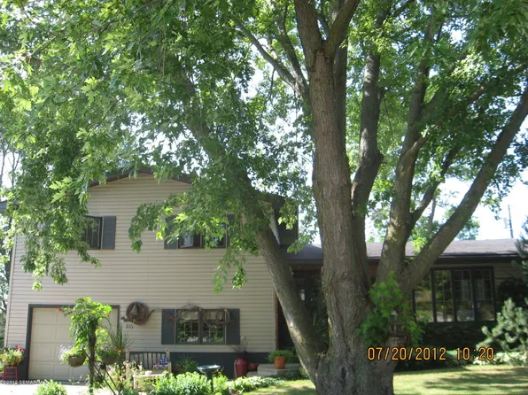 305 8th Ave W, Ellendale, MN 56026