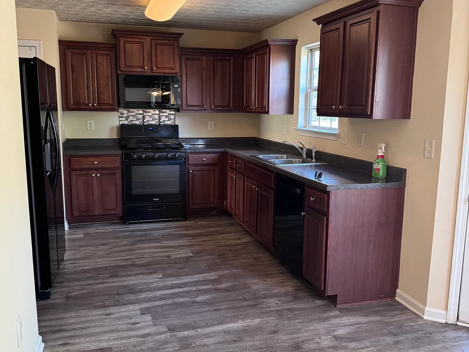 4 bed, 3124 sqft, $2,525 — Photo 3